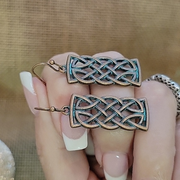 WELSH KNOT WEAVE DROP EARRINGS - Picture 4 of 7